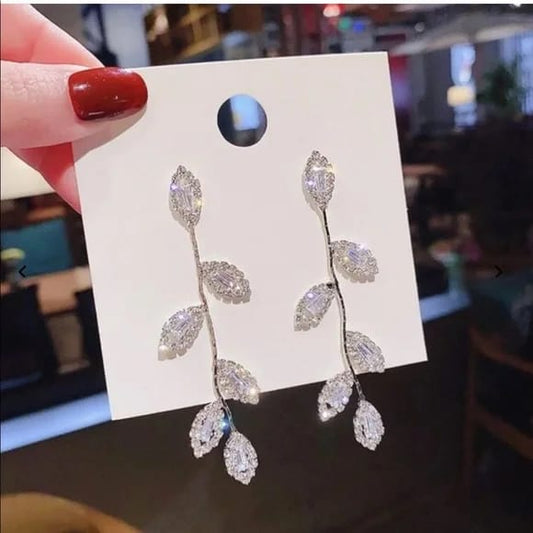 Arzonai European and American fashion exaggerated leaf tassel earrings female net red temperament long earrings silver needle cross-border earrings